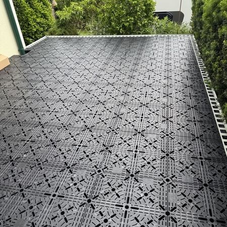 Outdoorfliesen auf eine Terrasse
