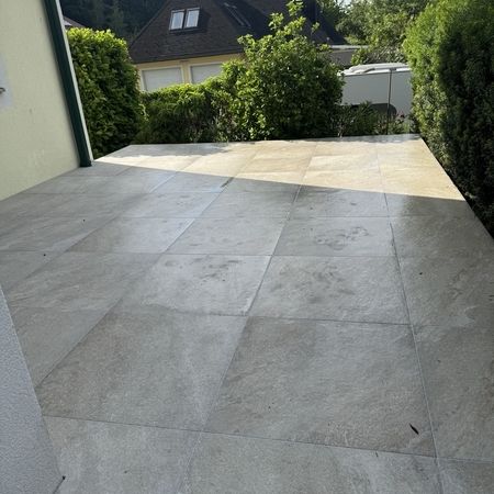 Outdoorfliesen auf eine Terrasse